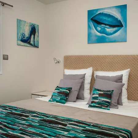 מלון La Toison D'or Et 4*